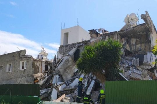 Ανασύρθηκε και δεύτερος νεκρός από τα συντρίμμια της πολυκατοικίας στην Κύπρο - Στο νοσοκομείο τρία άτομα [εικόνες]